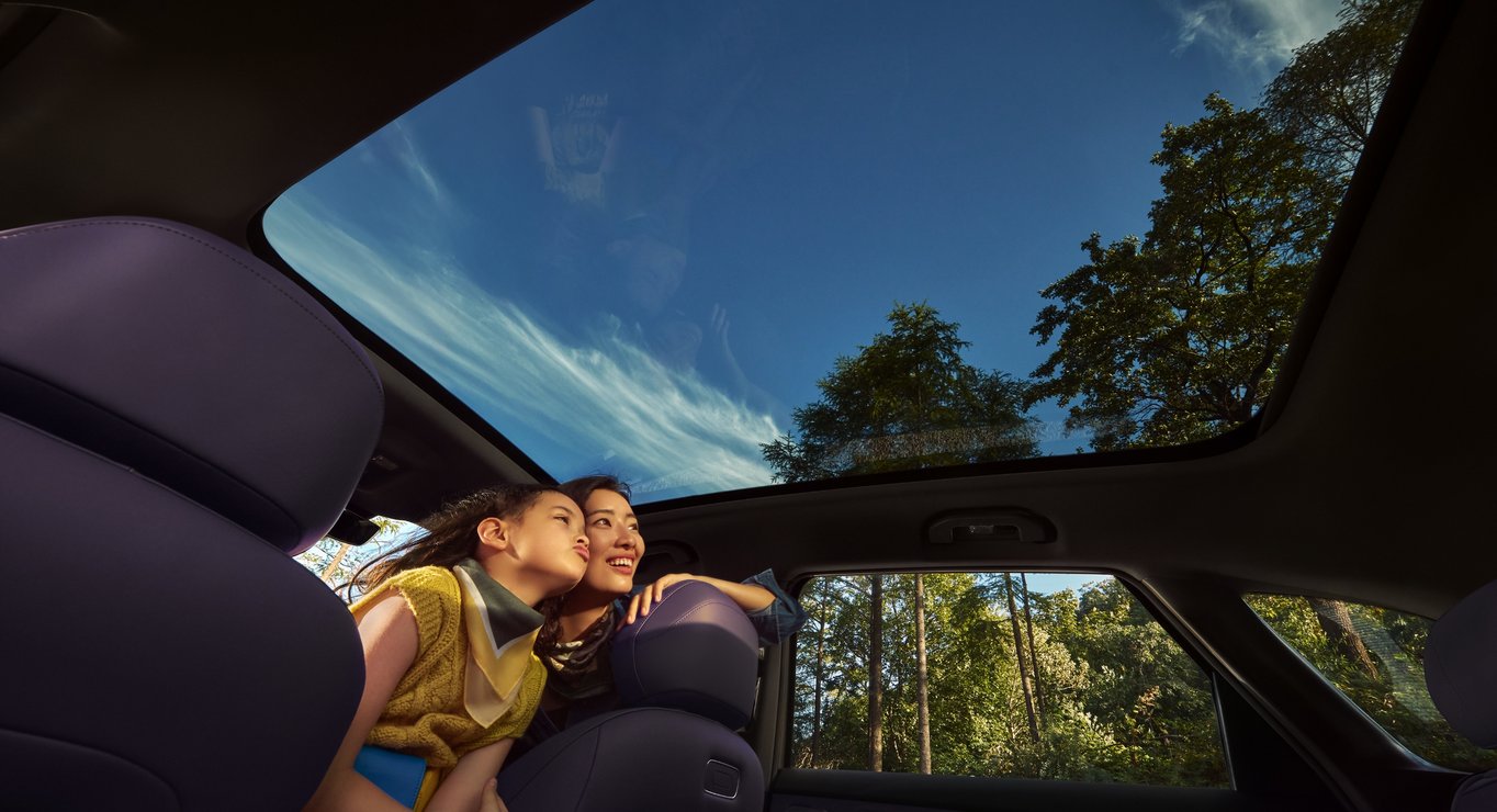 尚界 H5 的穹顶天窗