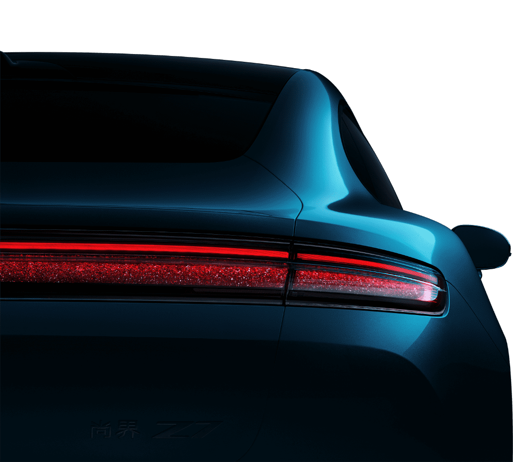 尚界 Z7 后视图，展示了车的钻石晶簇尾灯