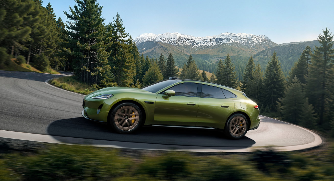 山路上行驶的尚界 Z7 连续过弯