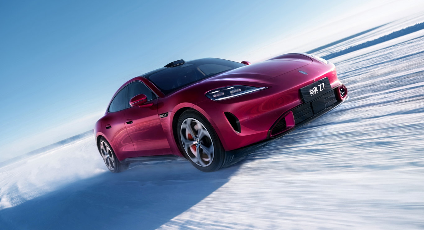 雪地中行驶的尚界 Z7 通过麋鹿测试