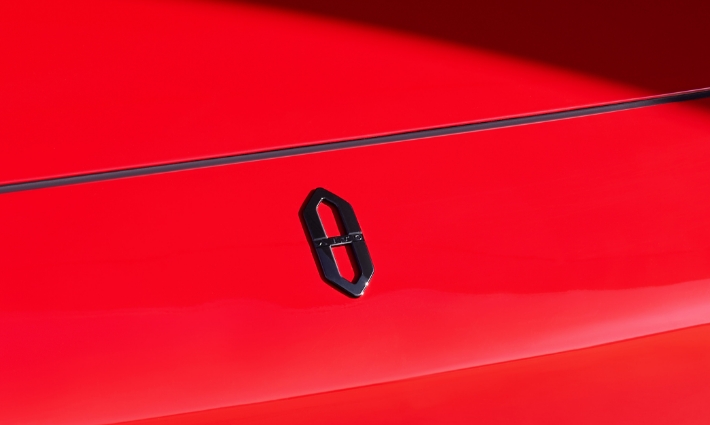 问界 新M5 Ultra 黑曜车标