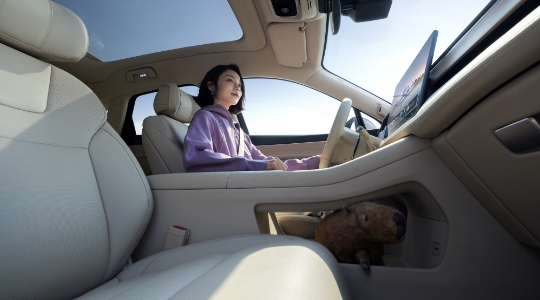 问界 新M5 Ultra 更大中控储物空间