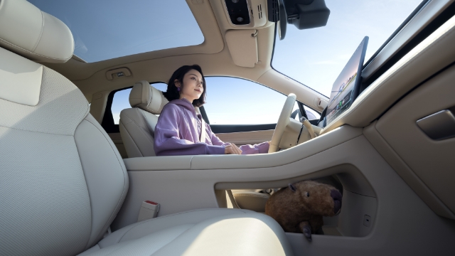 问界 新M5 Ultra 更大中控储物空间