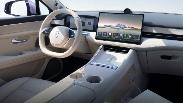 问界 新M5 Ultra 全新怀挡及 100 W 有线快充