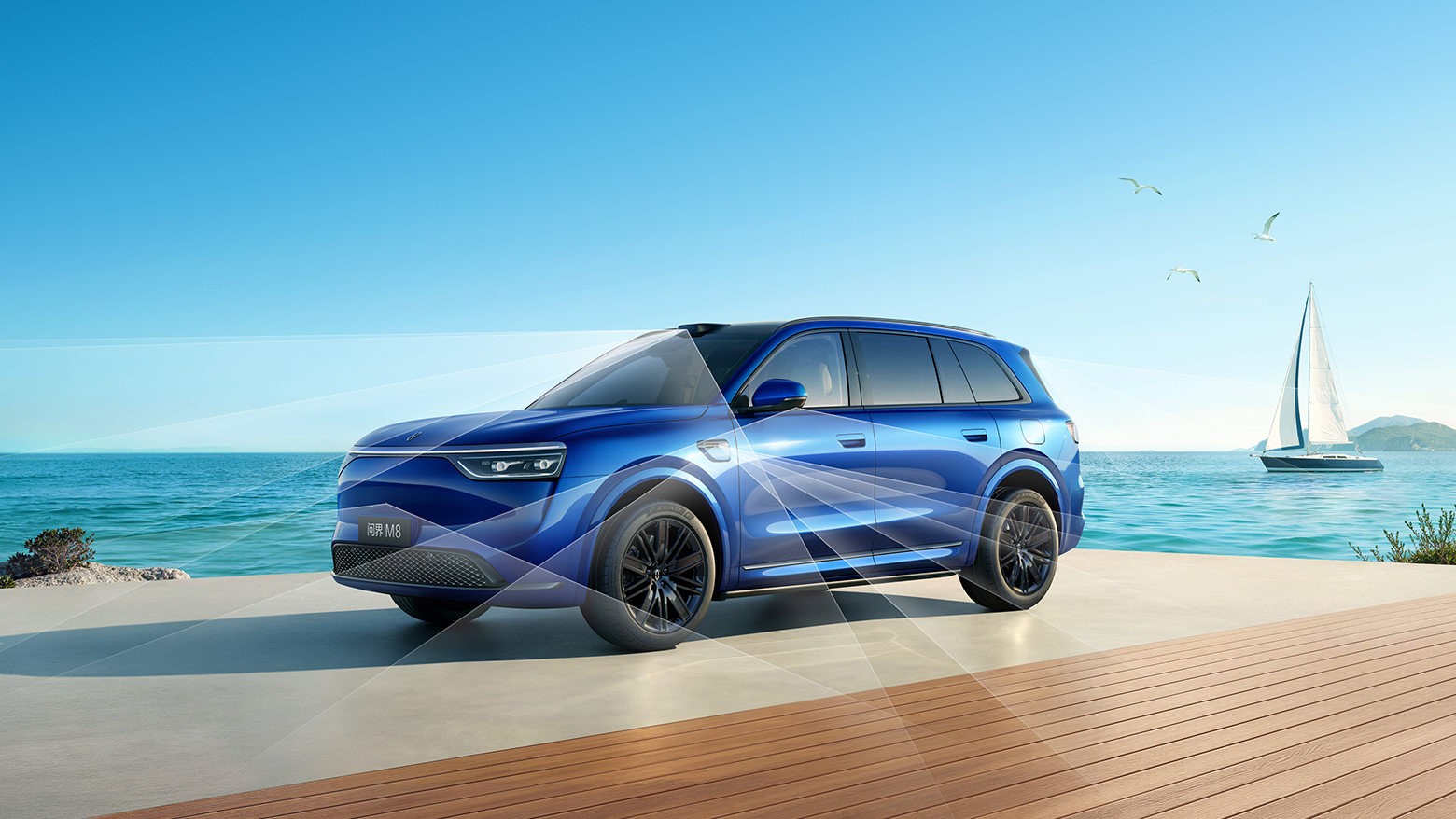 展示问界 M8 车身的全向立体融合感知系统