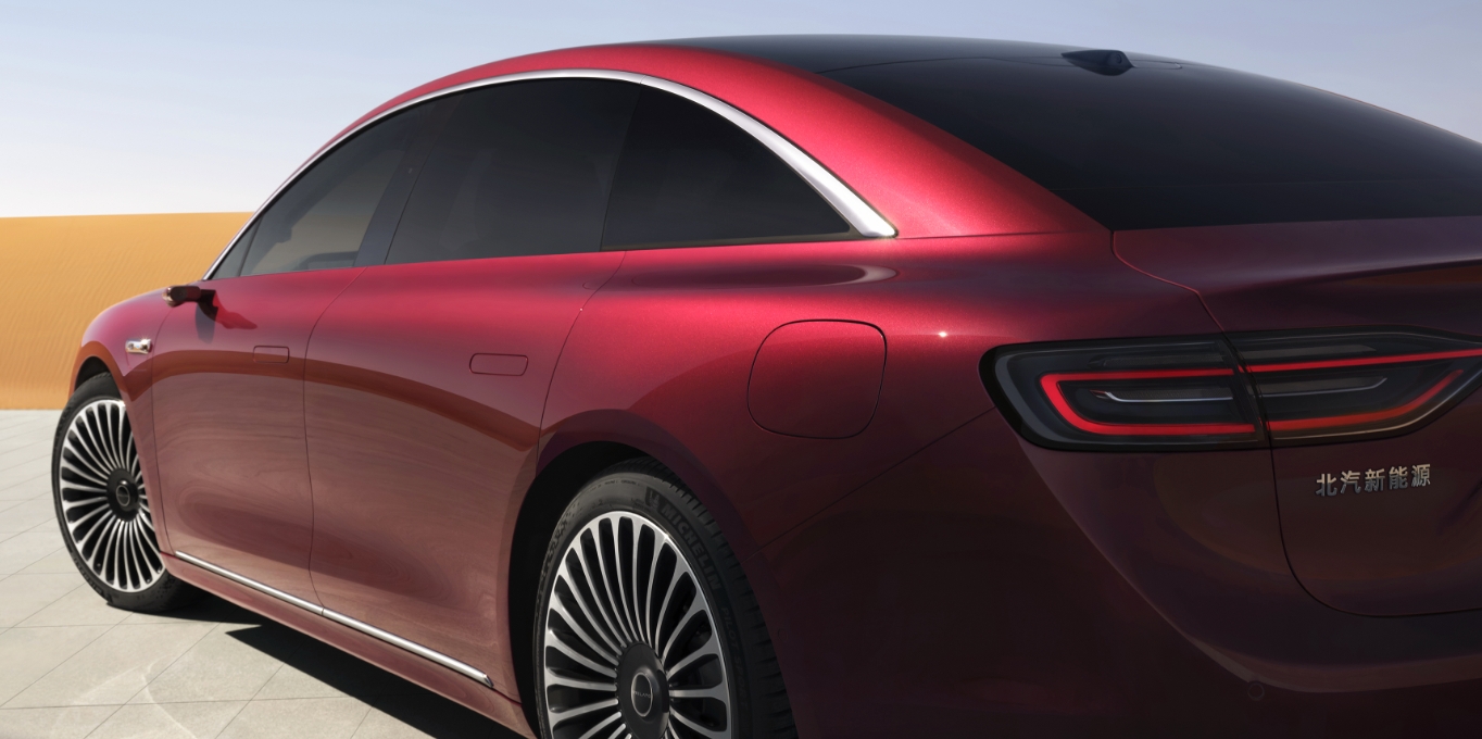 享界 S9 采用隐藏水切设计