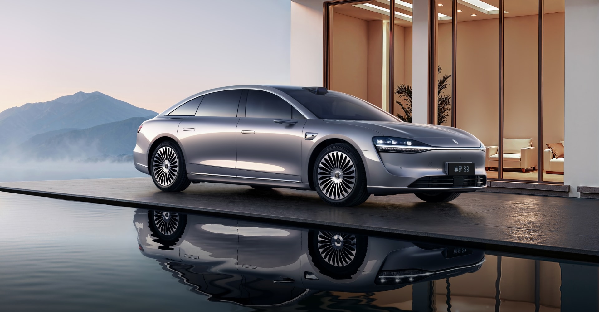 享界 S9 流光银外观