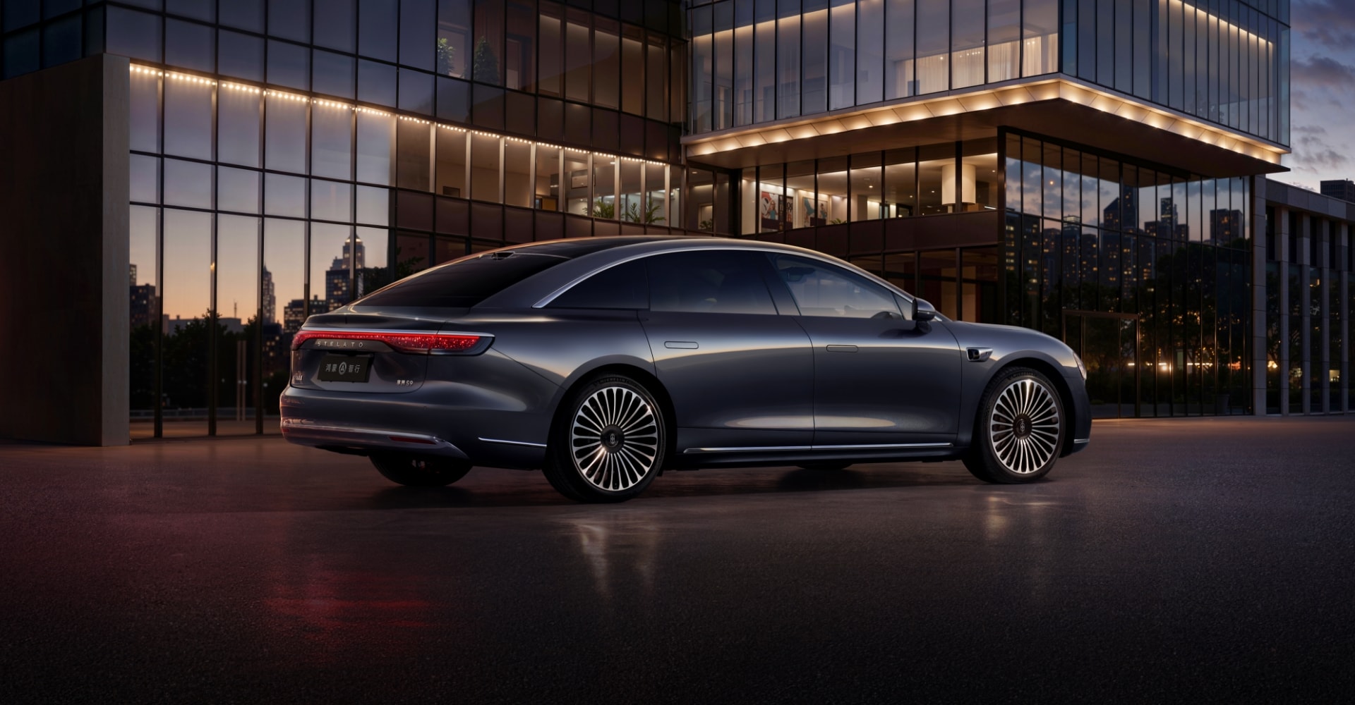 享界 S9 深空灰外观