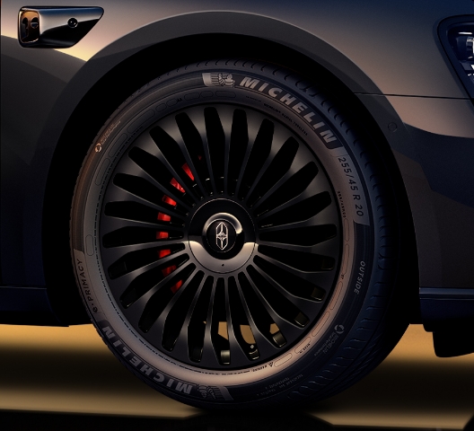 享界 S9 黑曜套件的轮毂特写