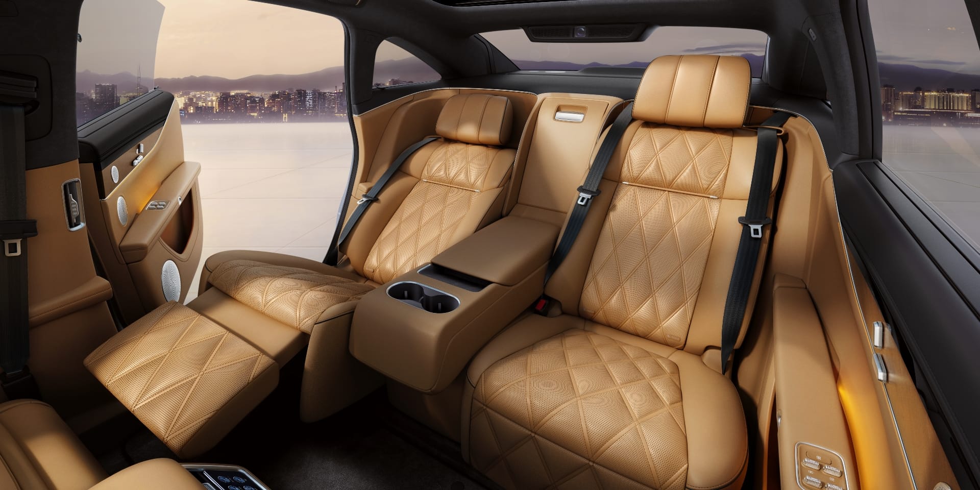 享界 S9 琥珀棕内饰