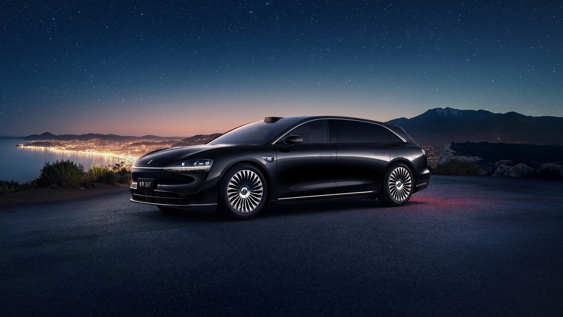 享界 S9T 鎏金黑外观