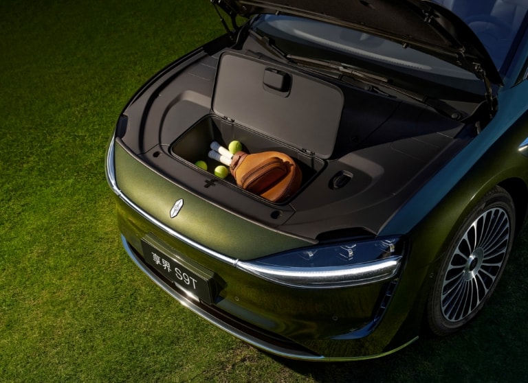 享界 S9T 的前备箱