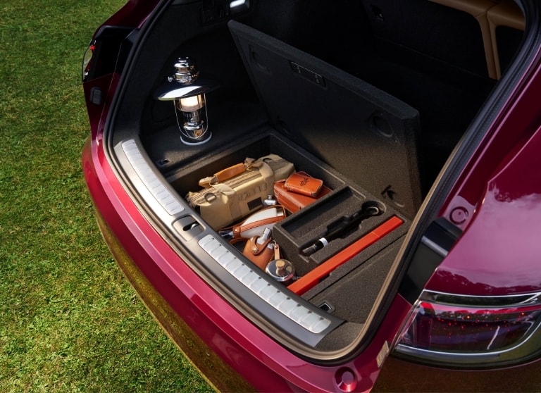 享界 S9T 的后备箱和隐隔