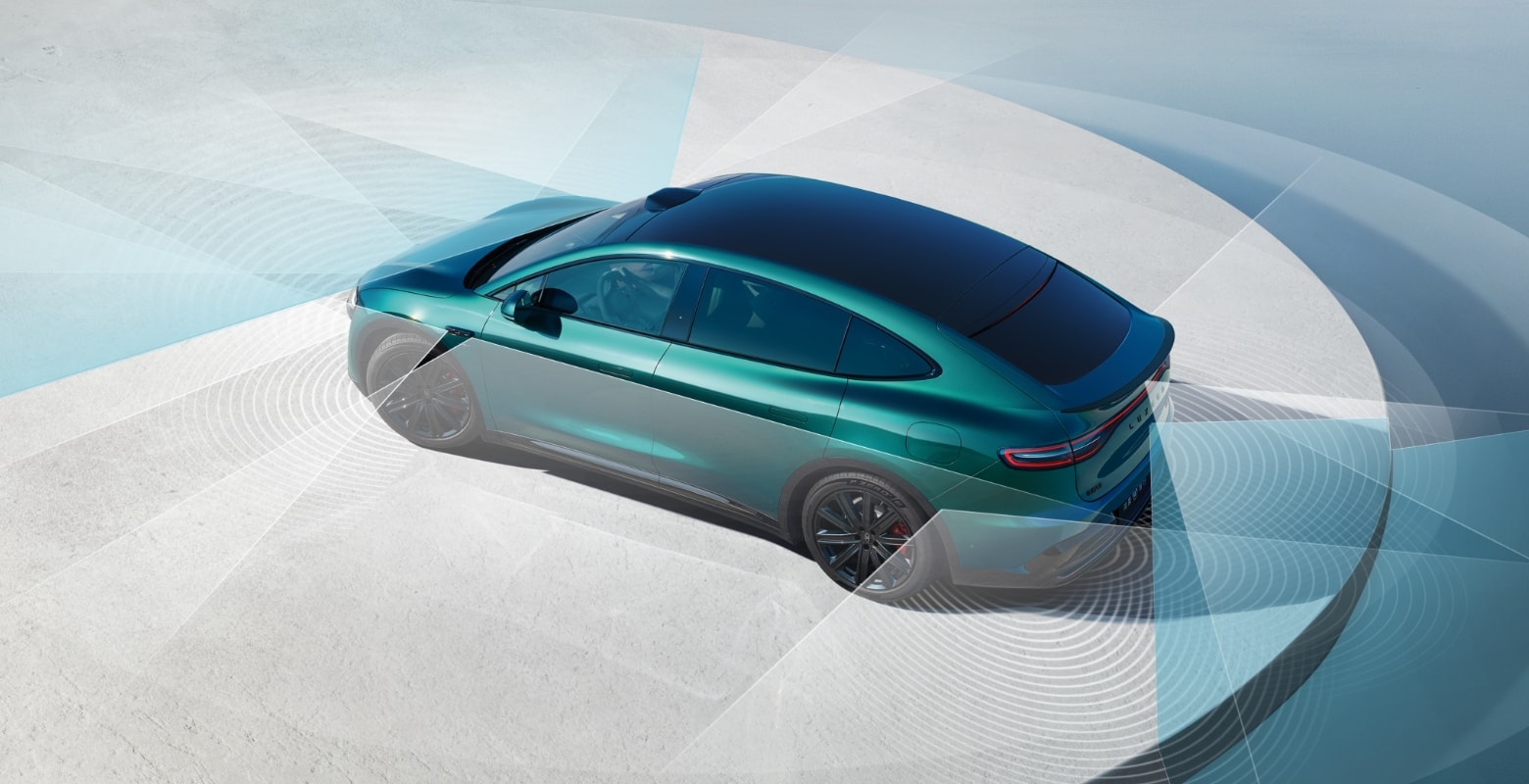 智界 R7 极光绿雷达系统，展示了华为 ADS 智能辅助驾驶功能，尾部新增 1 个高精度固态激光雷达