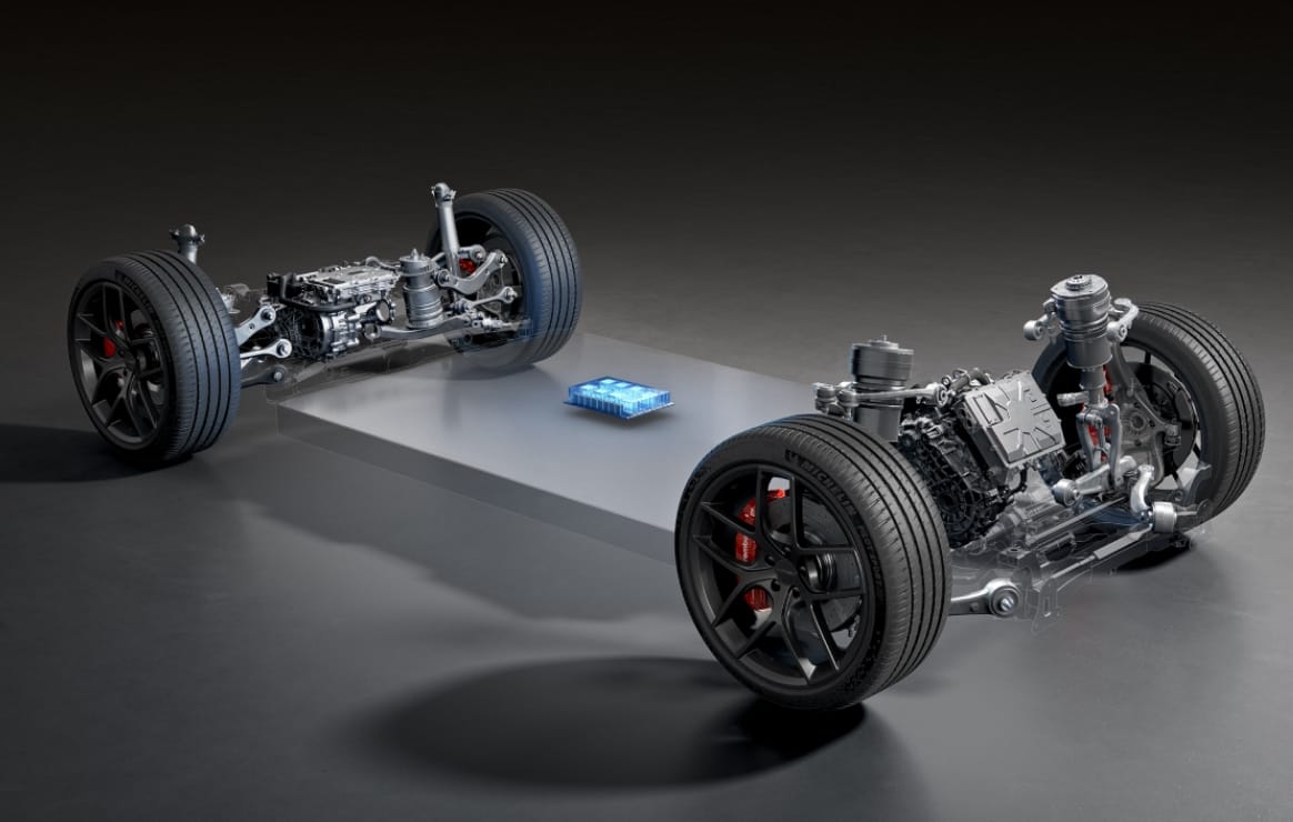 底盘 3D 渲染图，展示了智界 新S7 豪车级底盘架构