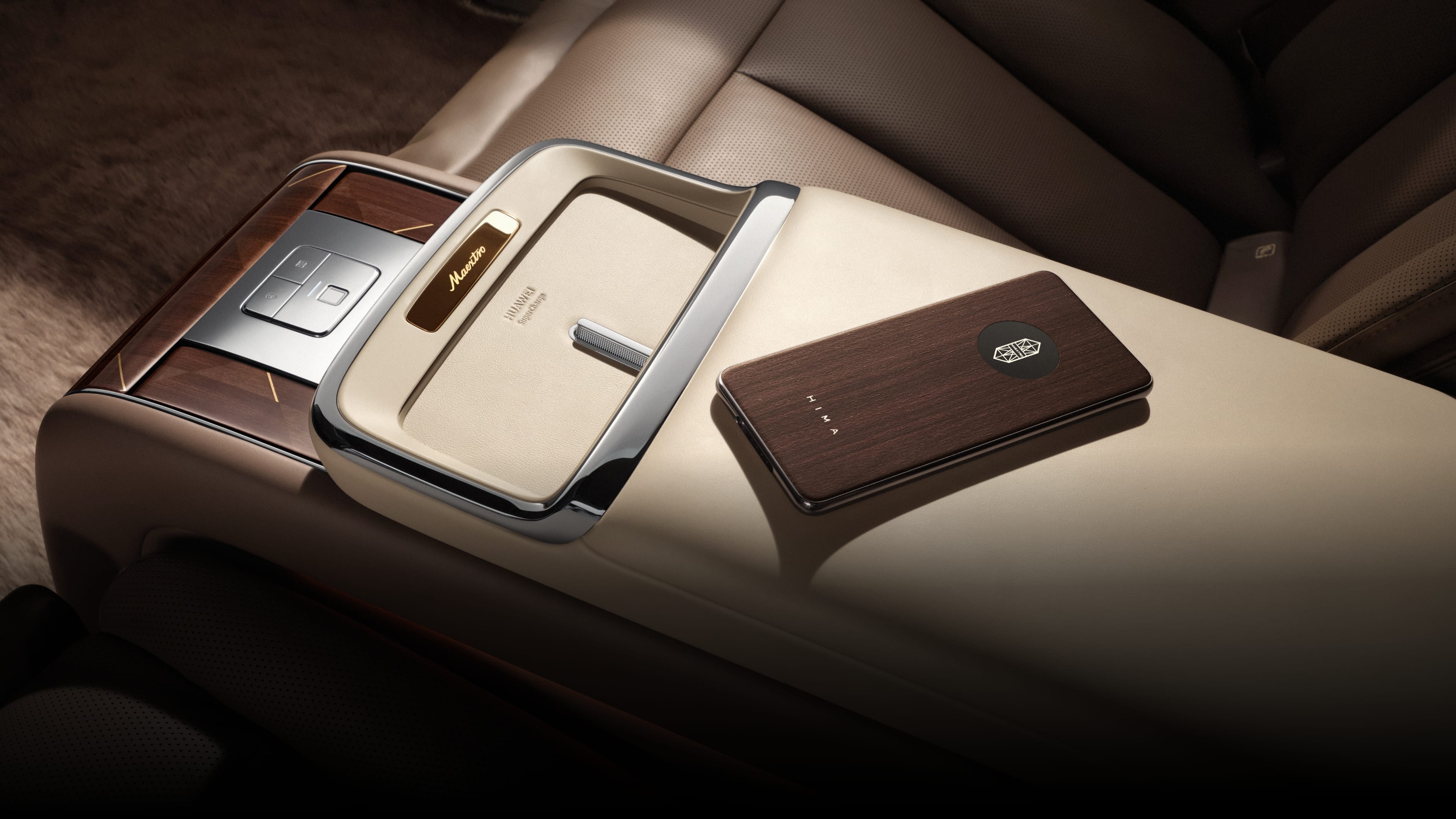 用户于尊界 S800 Grand Design 典藏大观内使用扶手屏